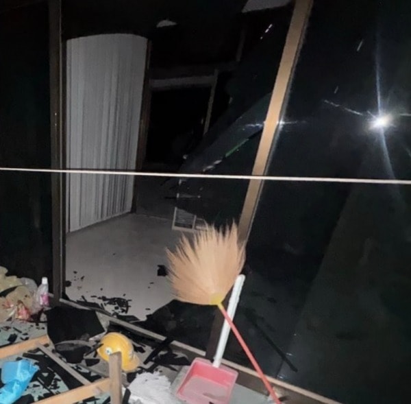 Đâm vào cửa kính khi đang tẩu thoát, tên trộm tử vong vì mất máu- Ảnh 1.