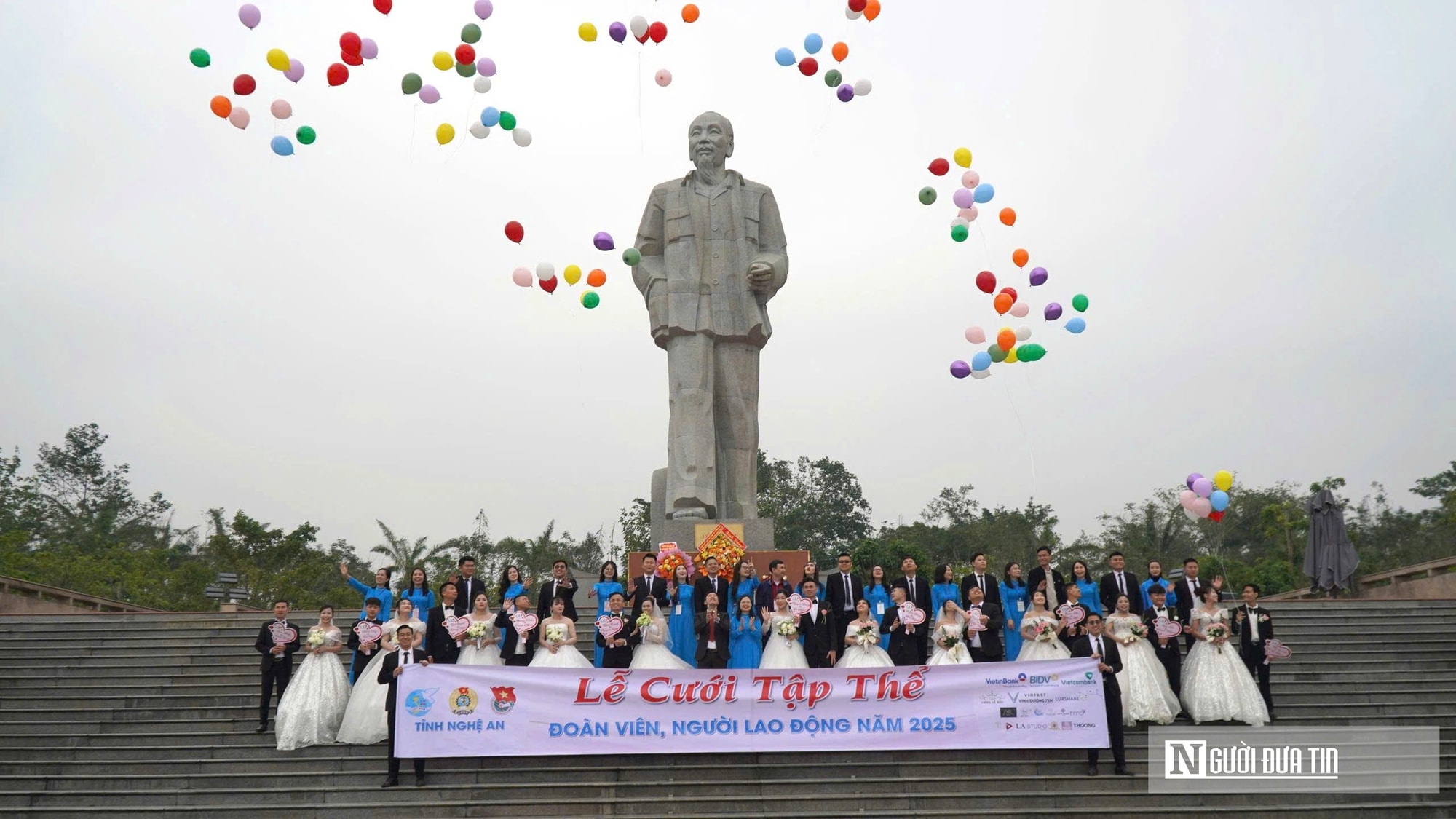 Xúc động lễ cưới tập thể  dành tặng 11 cặp đôi công nhân ở Nghệ An - Ảnh 2.