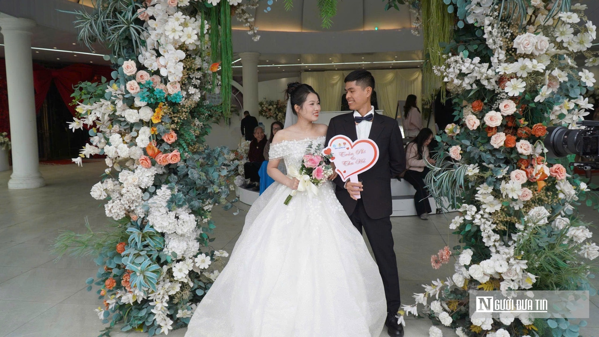 Xúc động lễ cưới tập thể  dành tặng 11 cặp đôi công nhân ở Nghệ An - Ảnh 11.