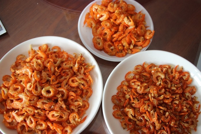 Tuyệt chiêu để tôm khô giữ được độ mềm, vị ngọt đặc trưng trong ngày Tết - Ảnh 1.