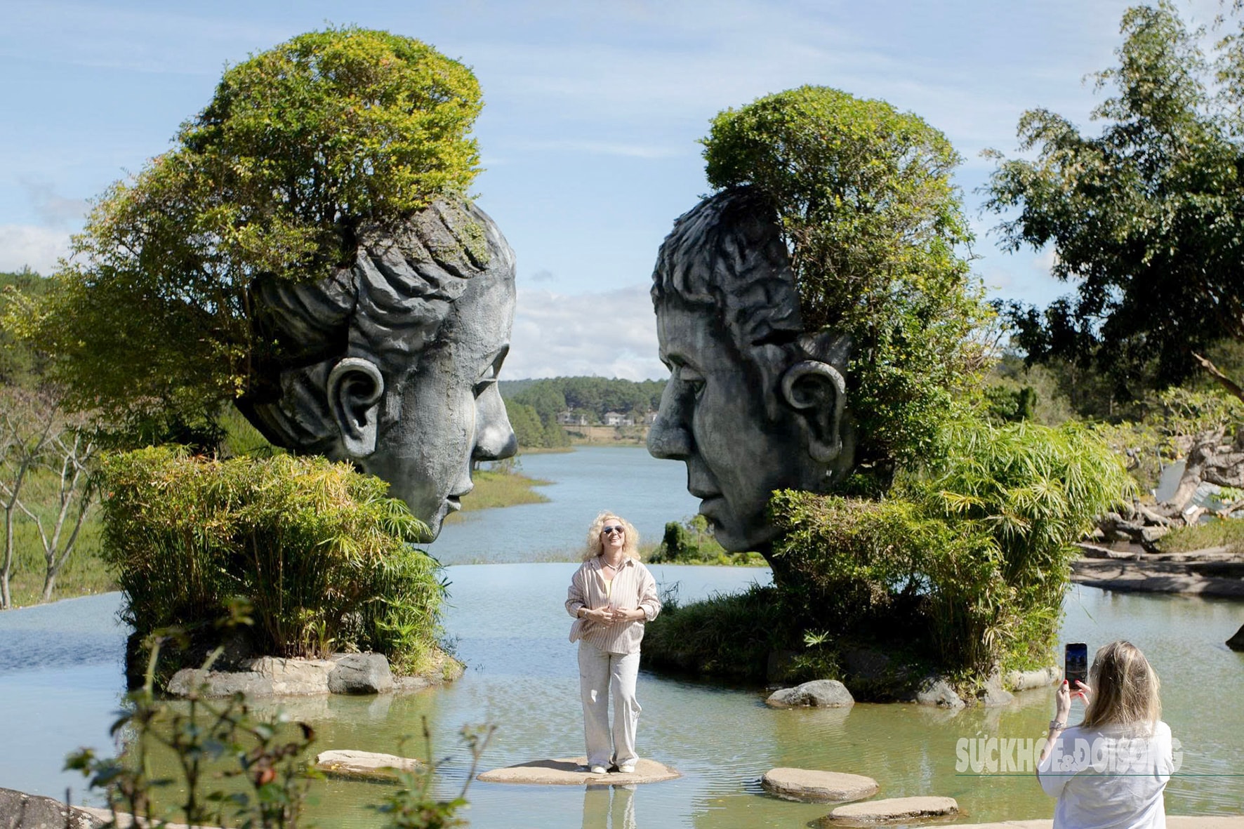 Du khách quốc tế khám phá 'bảo tàng ký ức' bằng đất giữa rừng thông- Ảnh 6.