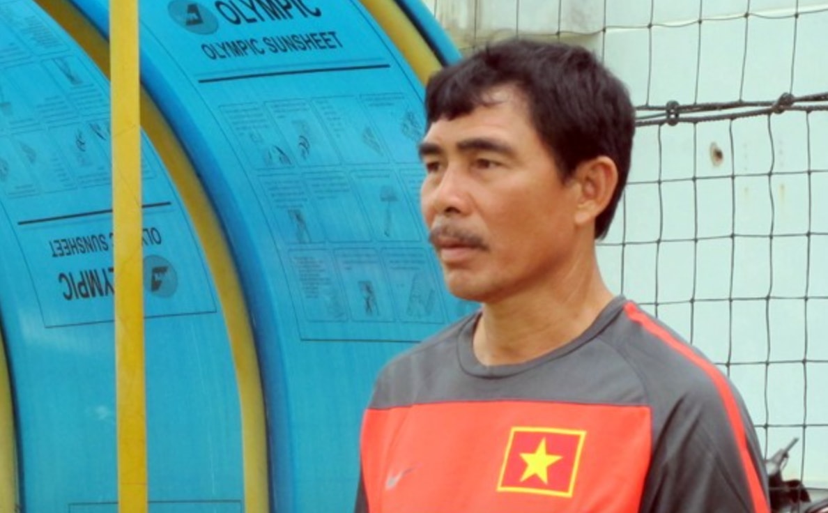 HLV Đinh Văn Dũng trong màu áo U16 Việt Nam.