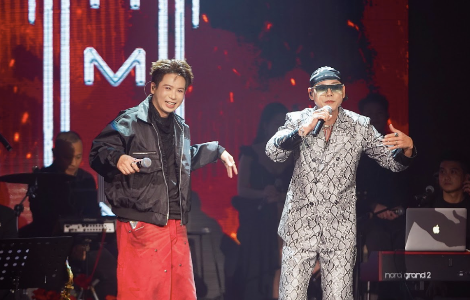 Phan Đinh Tùng mang đến các bản hit cùng các khách mời.