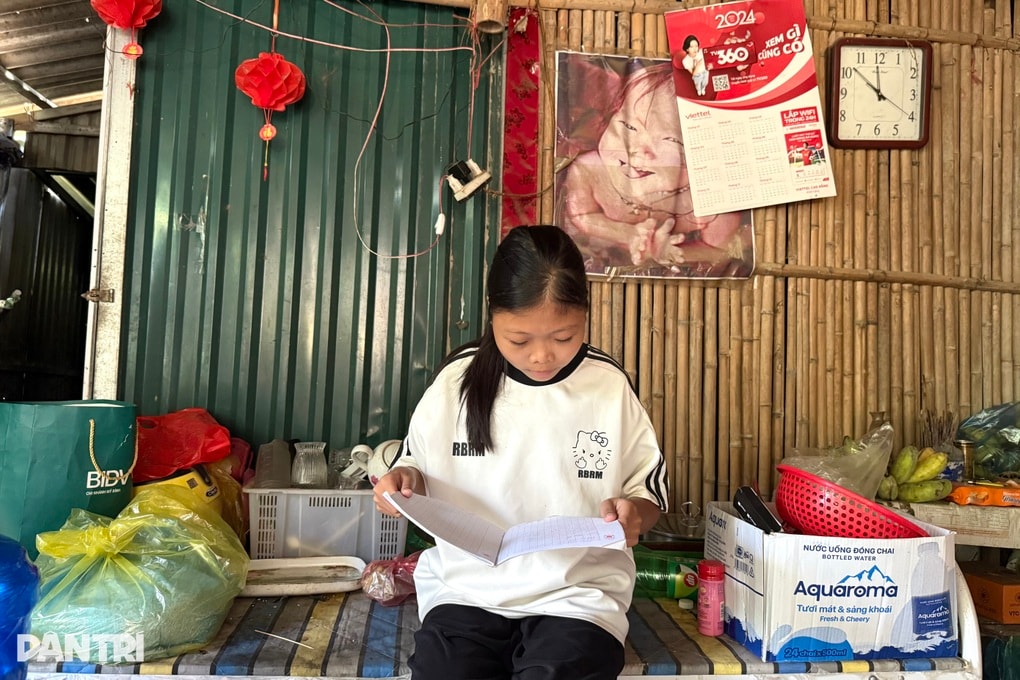 Bố qua đời, mẹ vật lộn mưu sinh, 2 con chống chọi bệnh hiểm - 2