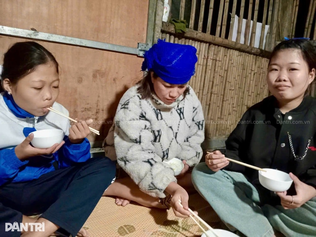 Bố qua đời, mẹ vật lộn mưu sinh, 2 con chống chọi bệnh hiểm - 3