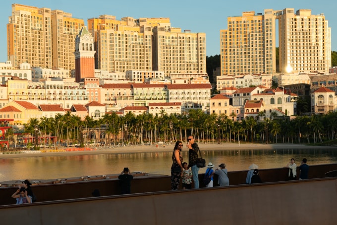 Du khách tham quan cầu Hôn, đặc khu Phú Quốc, tháng 12/2025. Ảnh: Thành Nguyễn