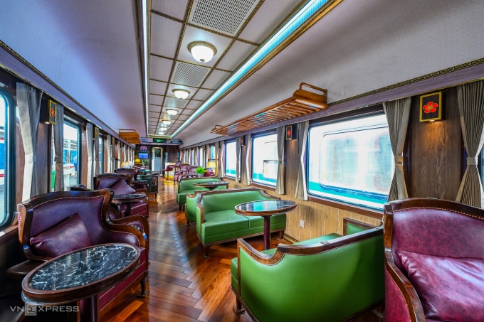 Khoang cao cấp của tàu hỏa Hoa phượng đỏ. Ảnh: Giang Huy