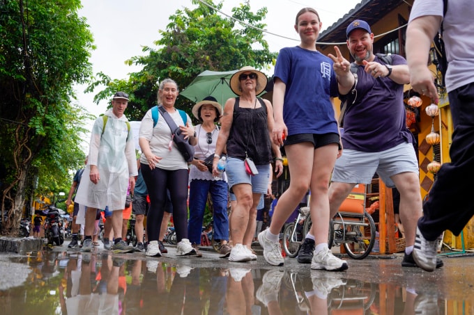 Khách quốc tế tham quan phố cổ Hội An tháng 11/2025. Ảnh: Nguyễn Đông