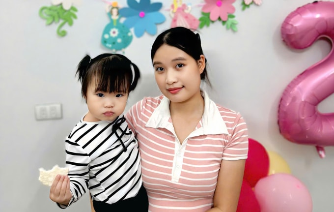 Minh Thương bên con gái dịp bé sinh nhật 2 tuổi. Ảnh nhân vật cung cấp