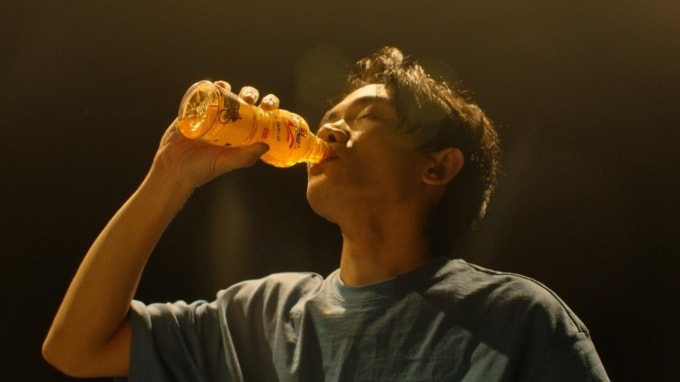 Thanh Vil duy trì nhiều công việc để có đủ tài chính theo đuổi đam mê âm nhạc của mình và luôn tiếp năng lượng với Number 1 khi mệt mỏi. Ảnh: Number 1