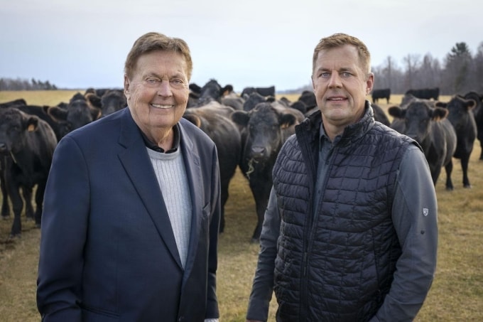 Jack Link (trái) và con trai Troy Link. Ảnh: Forbes