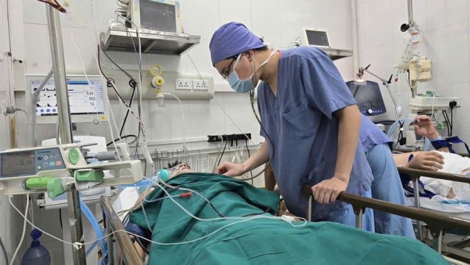 Bệnh nhân nặng được phẫu thuật tại Bệnh viện Việt Đức. Ảnh: Thảo My