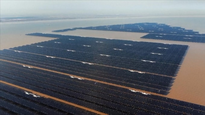 Dự án điện mặt trời ngoài khơi công suất GW đầu tiên của Trung Quốc được kết nối hoàn toàn với lưới điện. Ảnh: CMG