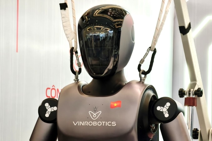 Robot hình người VinMotion do các kỹ sư trong nước thiết kế, phát triển. Ảnh: Trọng Đạt