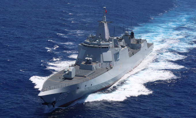 Khu trục hạm Diên An của Trung Quốc di chuyển trên biển hồi tháng 6. Ảnh: AFP