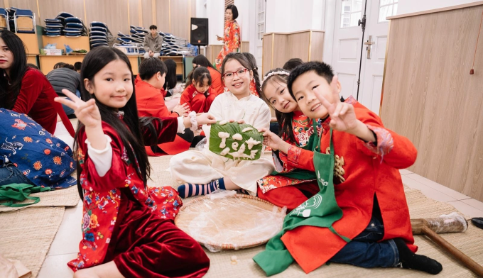 Học sinh trường Tiểu học Lê Văn Tám, Hà Nội, trải nghiệm hoạt động Bánh chưng xanh - Tết an lành, tháng 2/2024. Ảnh: Website nhà trường