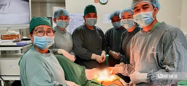 Phẫu thuật nội soi thành công ca bệnh hiếm mắc đồng thời 2 khối u tiêu hóa hiếm gặp- Ảnh 1.