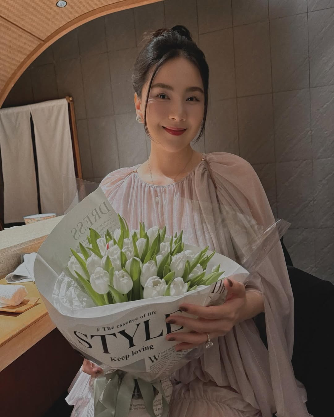 MC Mai Ngọc ngọt ngào bên ông xã kỷ niệm 1 năm ngày cưới- Ảnh 2.