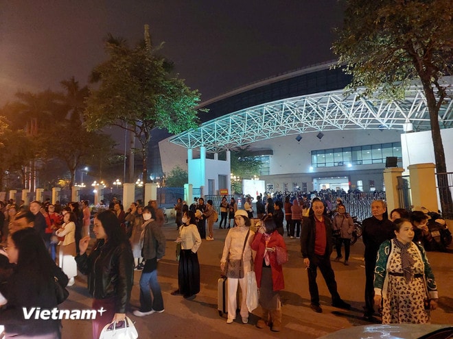 Đêm nhạc 'Về đây bốn cánh chim trời' hủy giờ chót, nghệ sỹ, khán giả bức xúc- Ảnh 5.