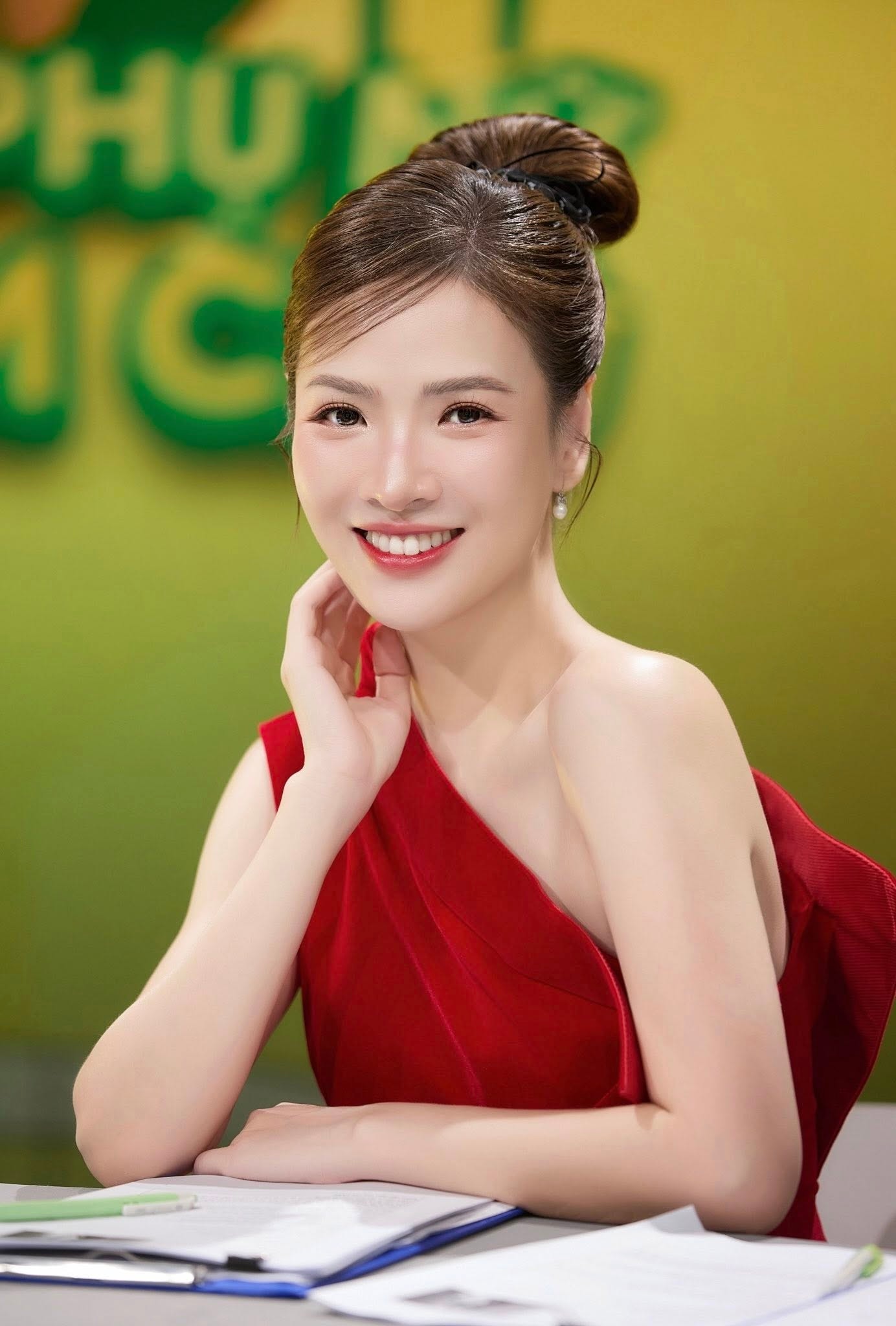 Giữa ồn ào 'thực tập không lương' của đạo diễn Quang Dũng, MC Đan Lê kể lại thời 'lọ mọ' ở VTV- Ảnh 1.