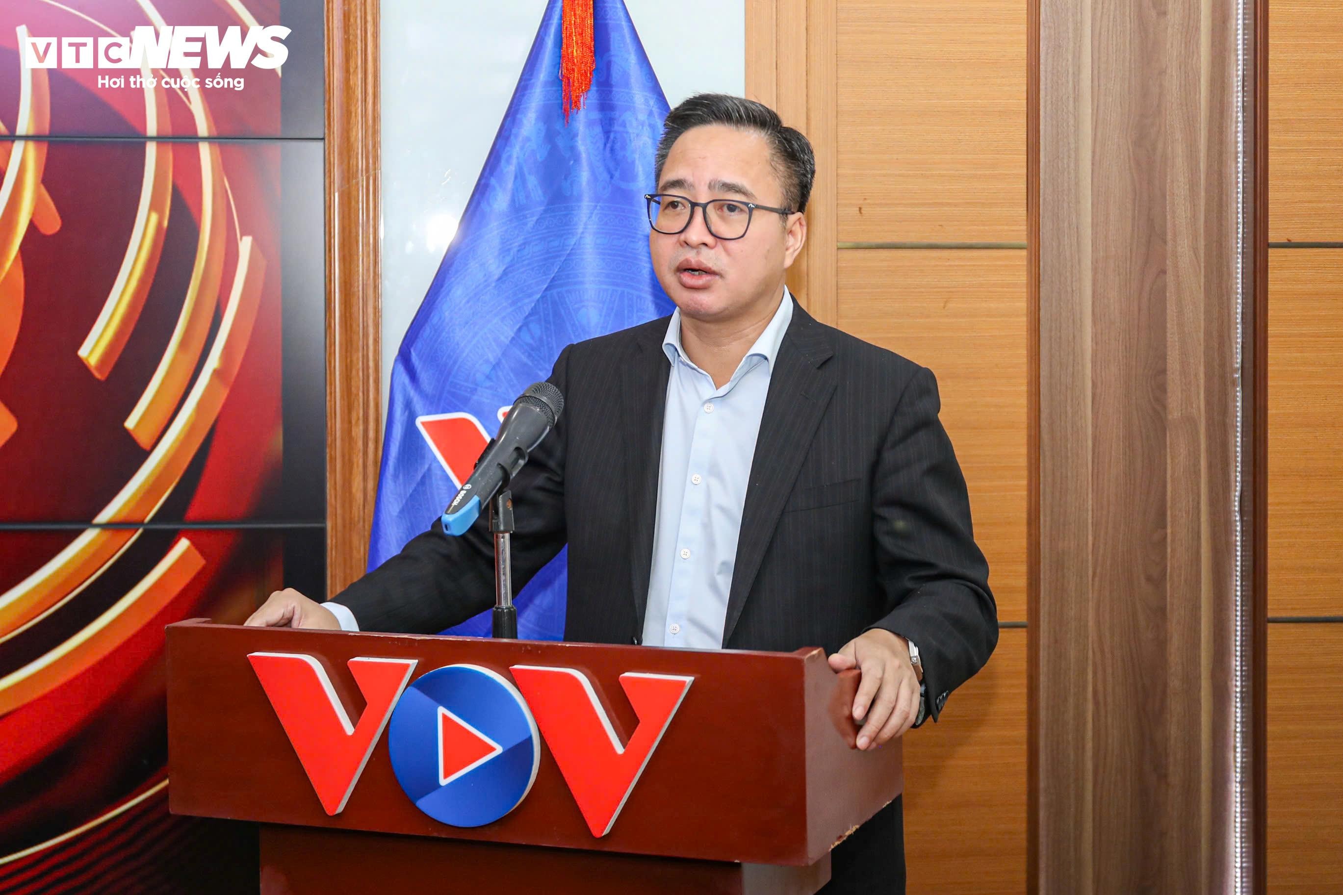 Nhà báo Phạm Mạnh Hùng, Phó Tổng Giám đốc Đài Tiếng nói Việt Nam phát biểu tại họp báo.