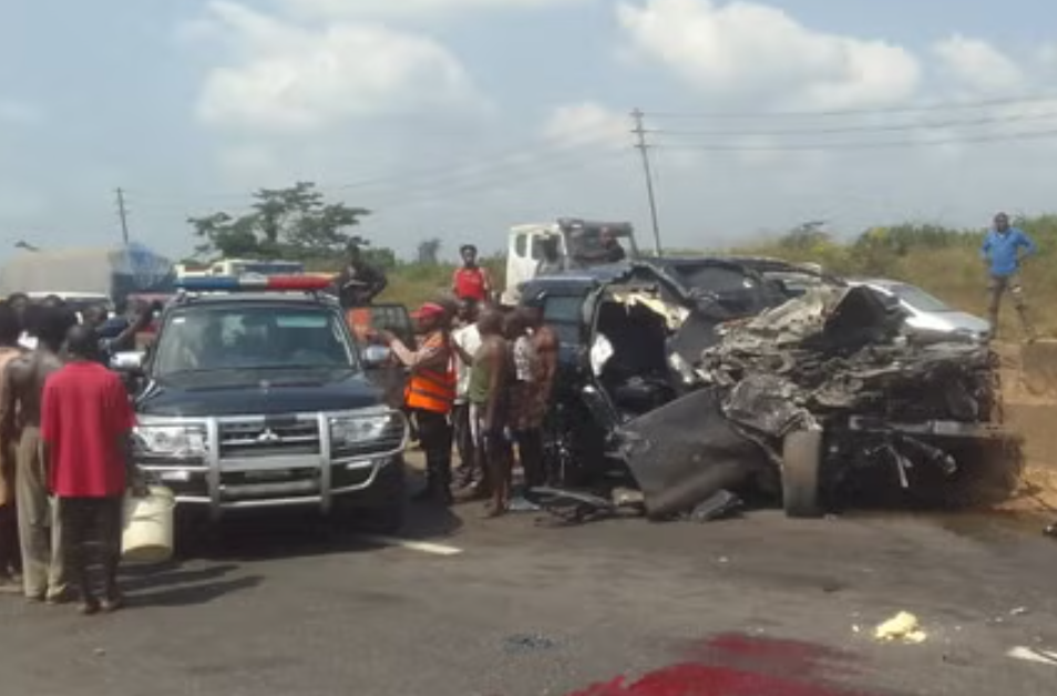 Hiện trường vụ tai nạn thảm khốc trên cao tốc Lagos–Ibadan, Nigeria. (Nguồn: The Independent)