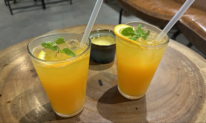 Nước cam cung cấp vitamin C, folate cùng chất chống oxy hóa giúp tăng miễn dịch, phòng bệnh hô hấp. Ảnh: Bảo Bảo