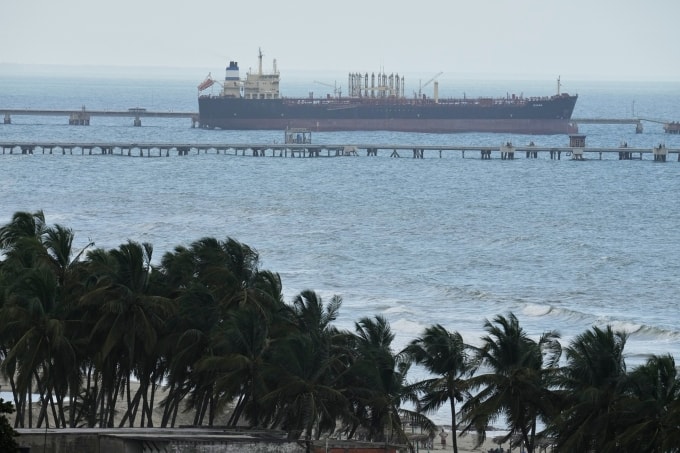Tàu dầu cập cảng El Palito ở Puerto Cabello, Venezuela ngày 21/12. Ảnh: AP