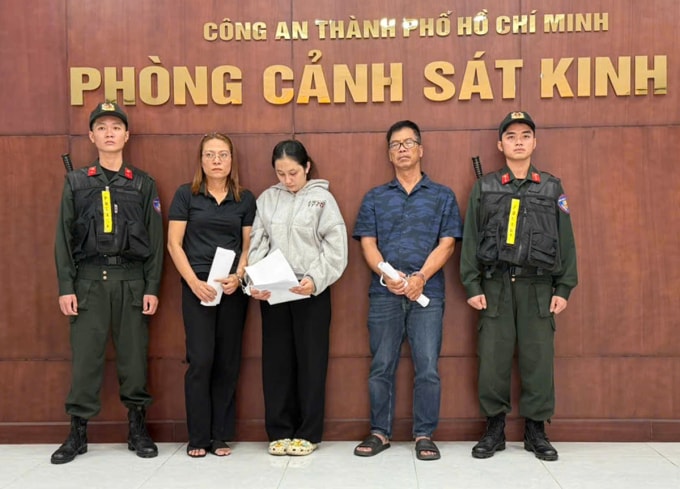 Tạ Văn Vinh (thứ 2, phải sang) cùng 2 đồng phạm. Ảnh: Công an TP HCM