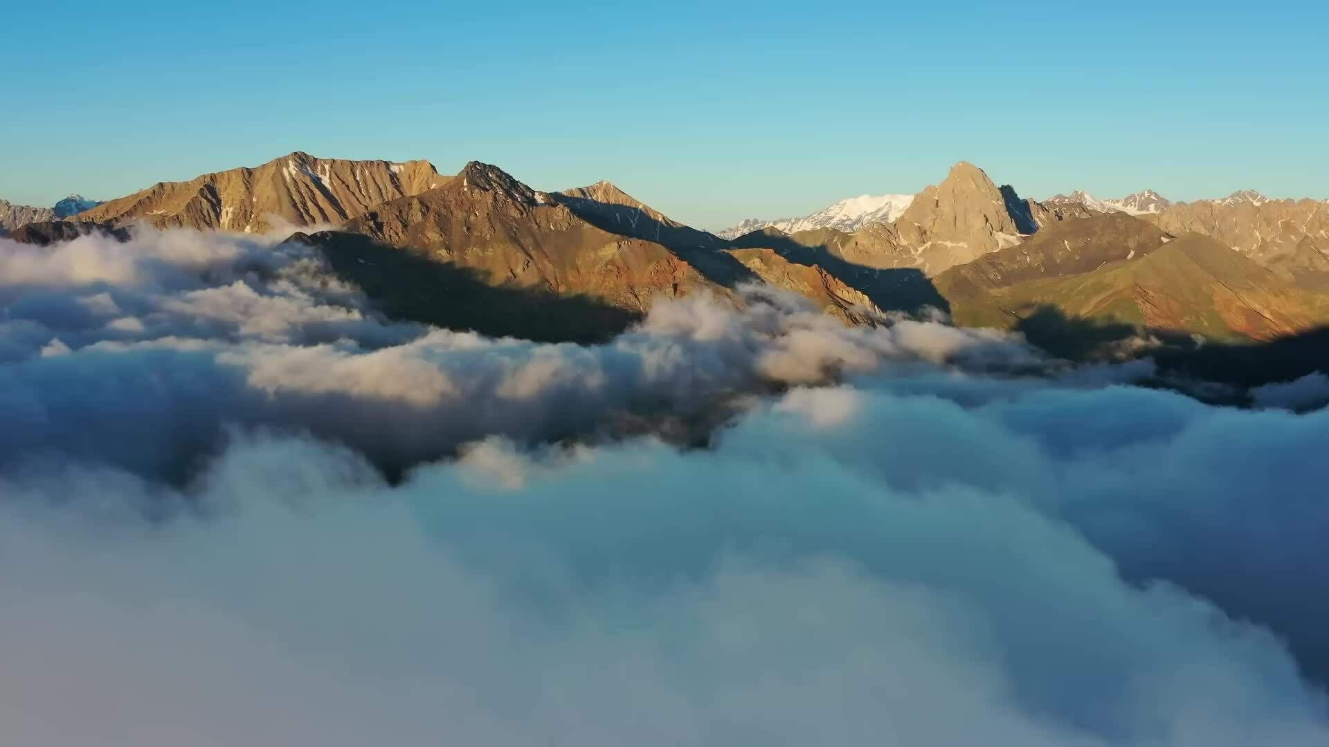 Những người sống gần bầu trời nhất