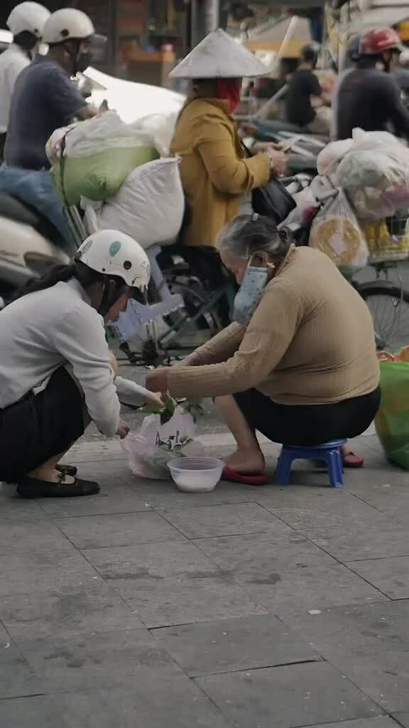 Cố tình 'bom hàng' để tạo bất ngờ cho shipper