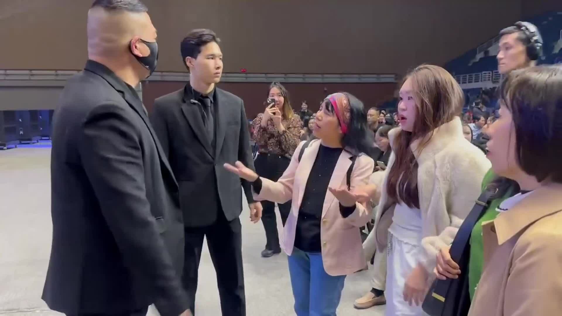 Khán giả bức xúc khi BTC 