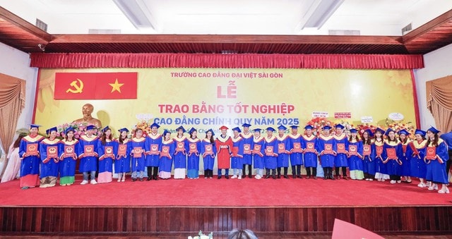 Hơn 1.000 sinh viên Trường Cao đẳng Đại Việt Sài Gòn nhận bằng tốt nghiệp - Ảnh 2.