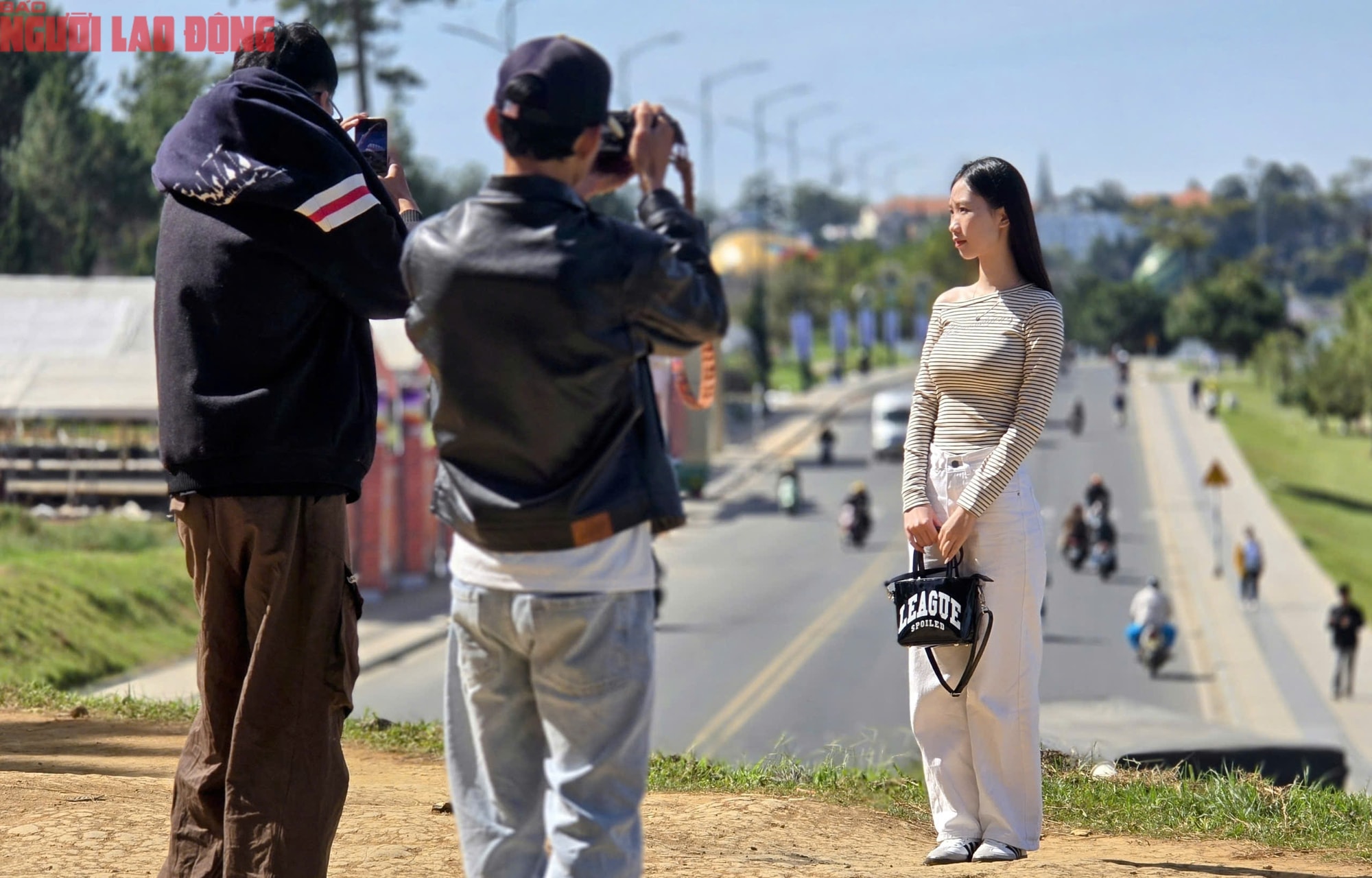 Con dốc có view siêu đẹp ở Đà Lạt, mỗi ngày thu hút hàng trăm du khách đến check-in - Ảnh 10.