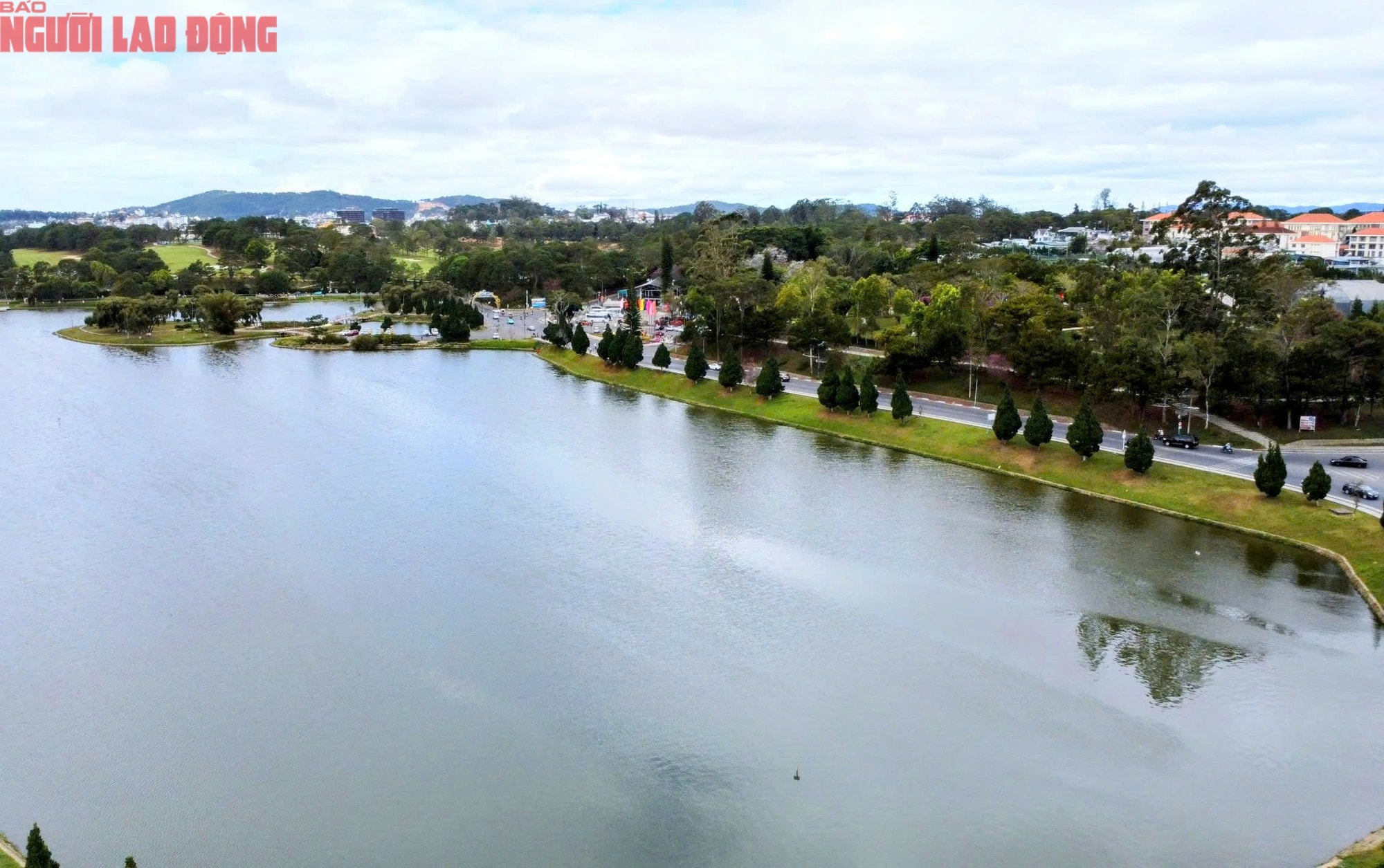 Con dốc có view siêu đẹp ở Đà Lạt, mỗi ngày thu hút hàng trăm du khách đến check-in - Ảnh 4.