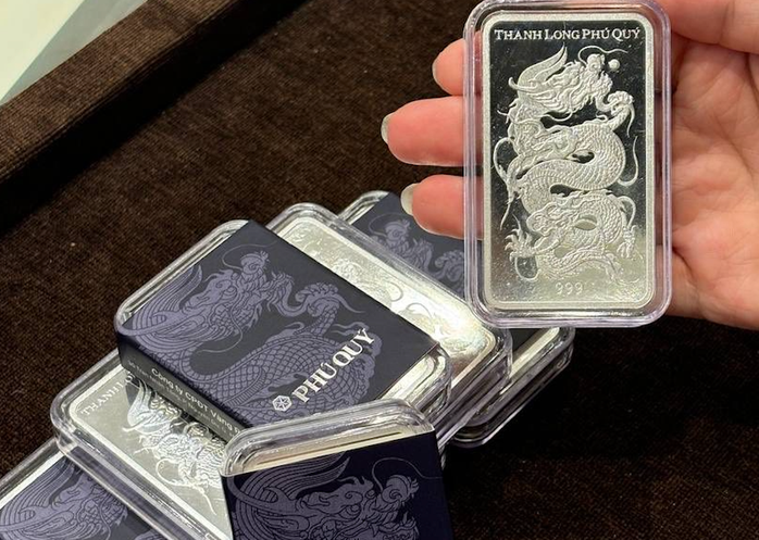 Giá bạc hôm nay 30 - 12: Lao dốc , người mua bạc lỗ hàng triệu đồng - Ảnh 2.