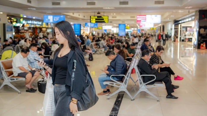 Sân bay Nội Bài đón lượng khách khủng dịp Tết Dương lịch 2026 - Ảnh 1.