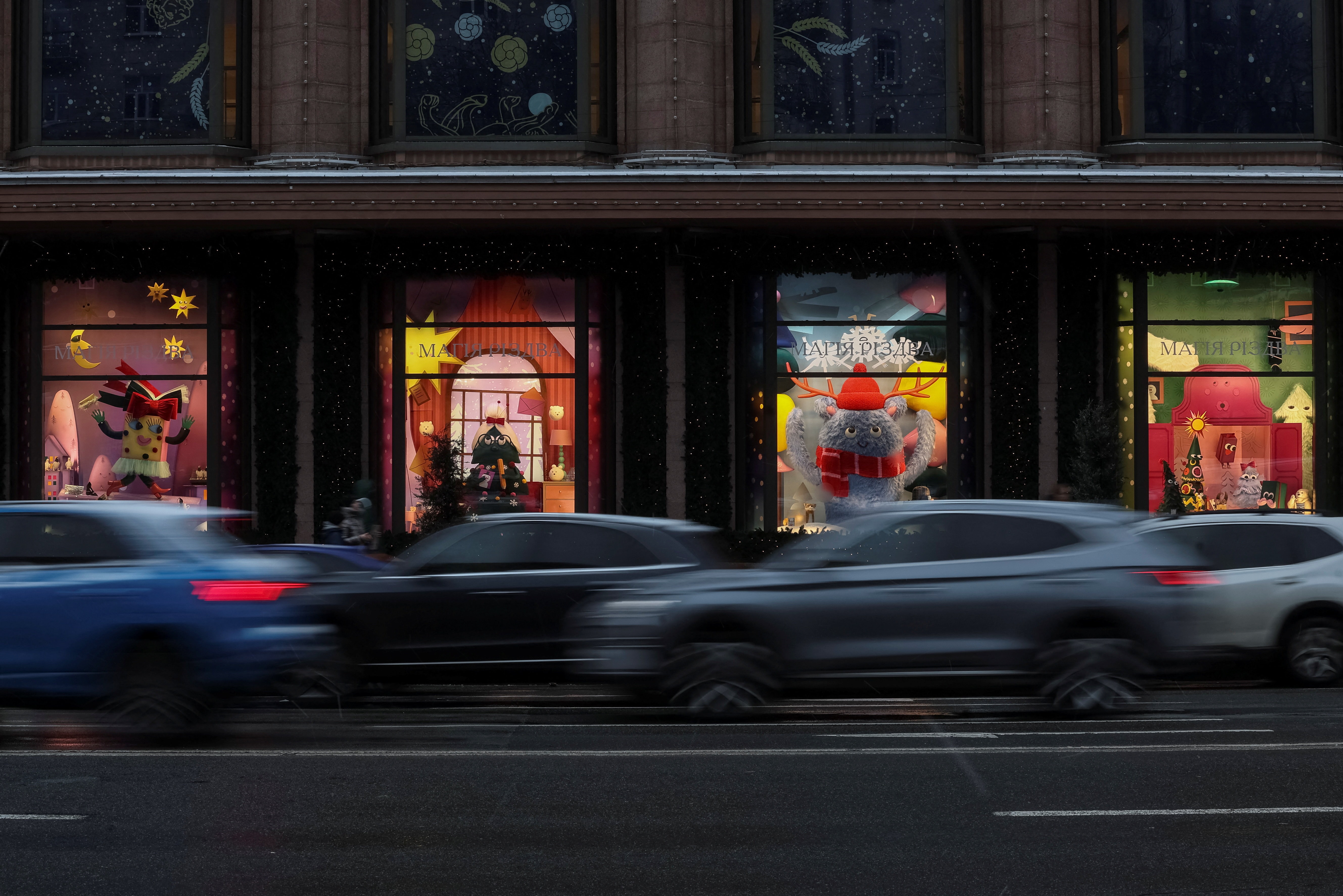 Đường phố Kiev, Ukraine tối những ngày cuối năm. (Ảnh: Reuters)