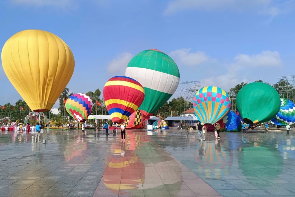 34 khinh khí cầu phục vụ khách tham quan Festival hoa - kiểng Sa Đéc - 1