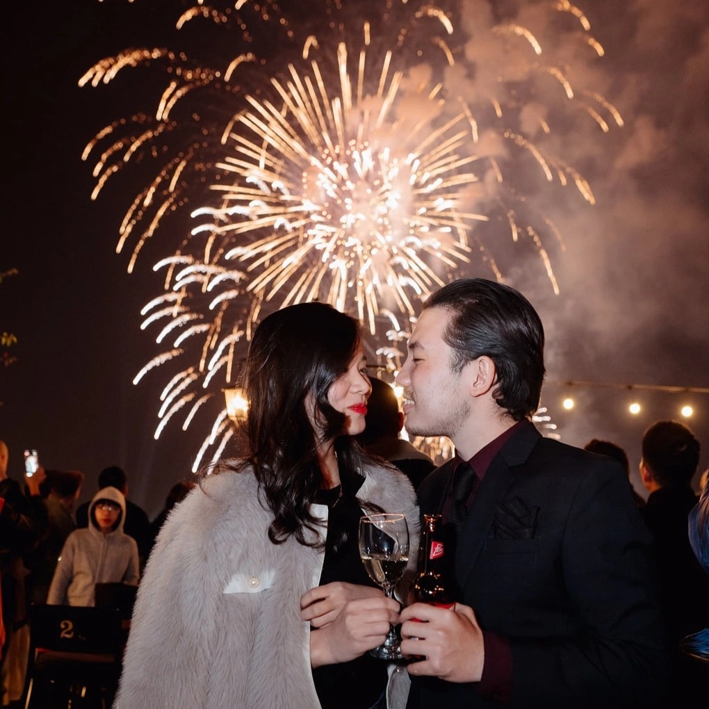 Hà Nội: Xem pháo hoa ở nhà hàng giá 3,5 triệu đồng/người, nhiều nơi hết chỗ - 1