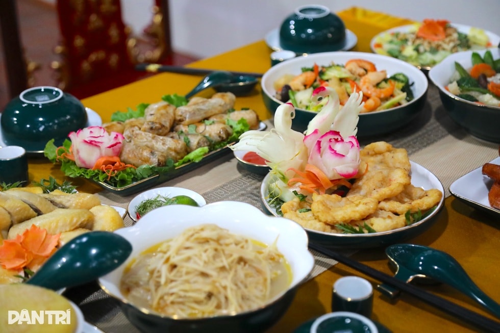 Mâm cỗ làng ở Hà Nội giá hơn 2,5 triệu, có món canh tiến vua nức tiếng - 4