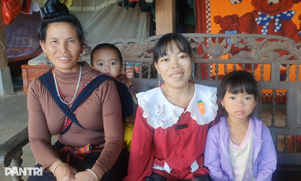 Bạn đọc Dân trí ủng hộ mẹ nghèo đơn thân mắc bệnh hiểm hơn 183 triệu đồng - 2 Bạn đọc Dân trí ủng hộ mẹ nghèo đơn thân mắc bệnh hiểm hơn 183 triệu đồng - 2