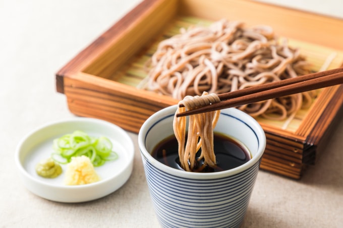 Mì soba lạnh.