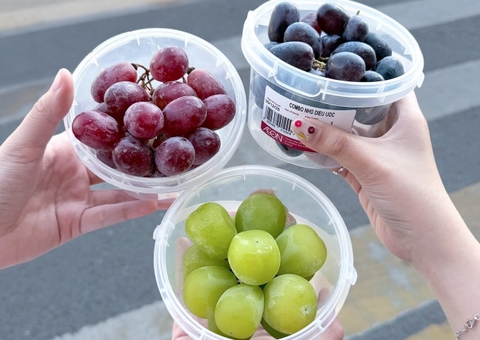 Hộp nho ước nguyện 12 quả không hạt. Ảnh: AEON