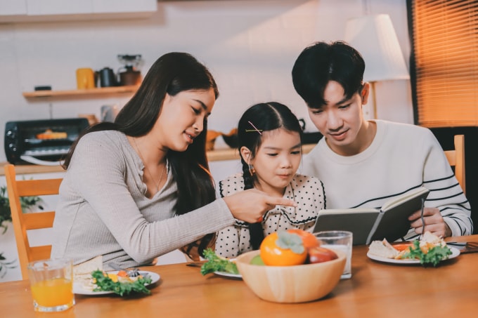 Nhiều gia đình Việt ưu tiên lối sống lành mạnh, chăm sóc sức khỏe trong năm mới 2026. Ảnh minh họa: Vecteezy