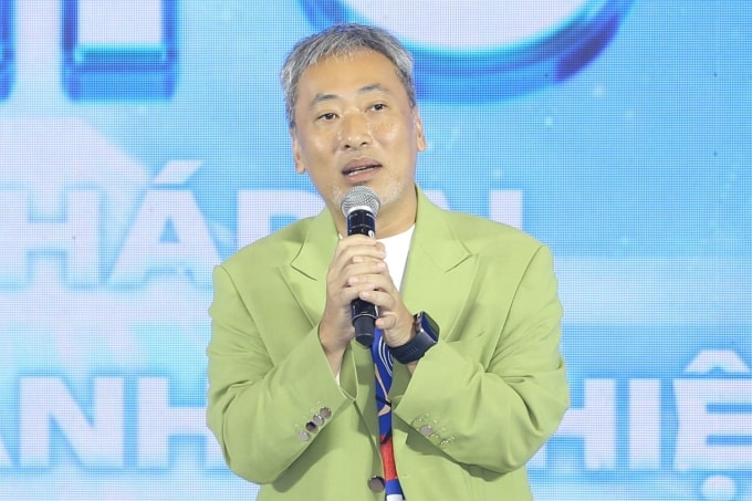 Đạo diễn Quang Dũng nói về việc ứng dụng công nghệ AI trong điện ảnh, ở sự kiện tại TP HCM hôm 30/12.