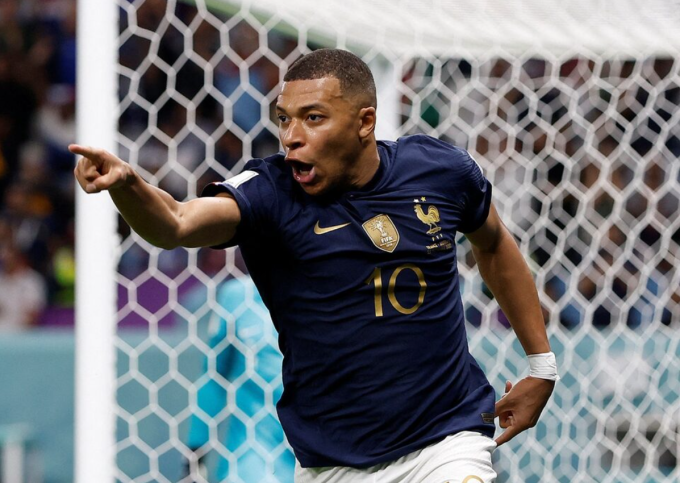 Kylian Mbappe mừng bàn trong trận Pháp thắng Australia ở vòng bảng World Cup 2022 trên sân Al Janoub, Al Wakrah, Qatar ngày 22/11/2022. Ảnh: Reuters