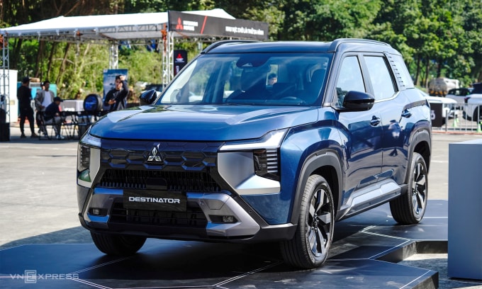 Mitsubishi Destinator ra mắt tại TP HCM ngày 1/12. Ảnh: Thành Nhạn