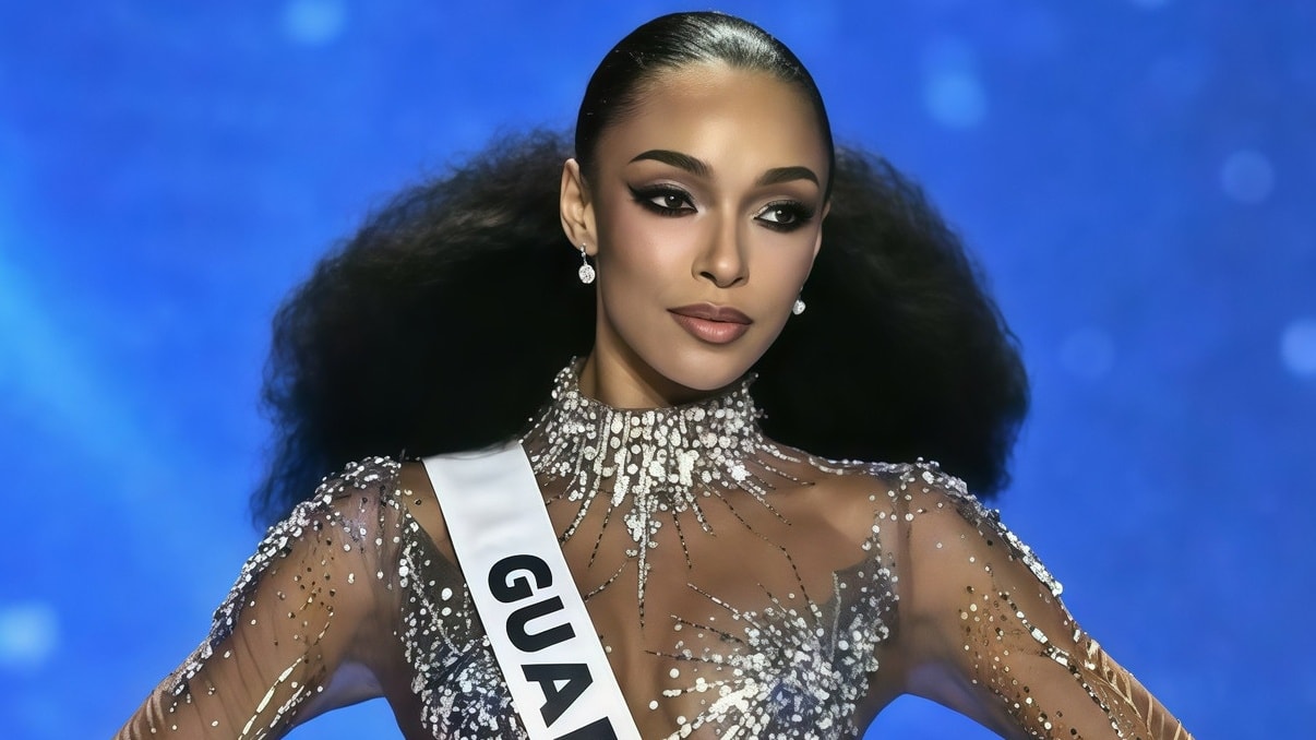 Mỹ nhân Guadeloupe diễn đầm dạ hội của nhà mốt Việt