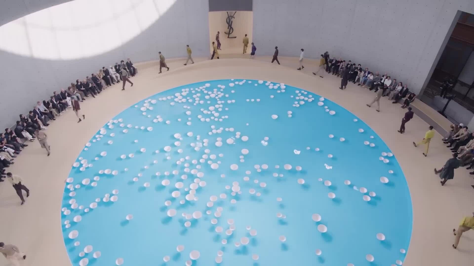 Saint Laurent nam Xuân Hè 2025